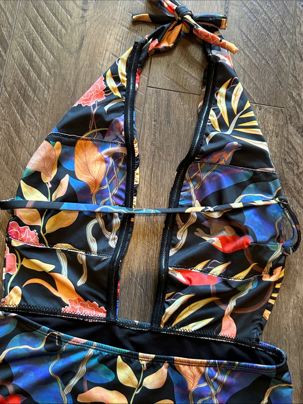 AVERIE "ANTONELLA" HALTER NECK ONE-PIECE BATHING SUIT SIZE MEDIUM - Picture 5 of 6